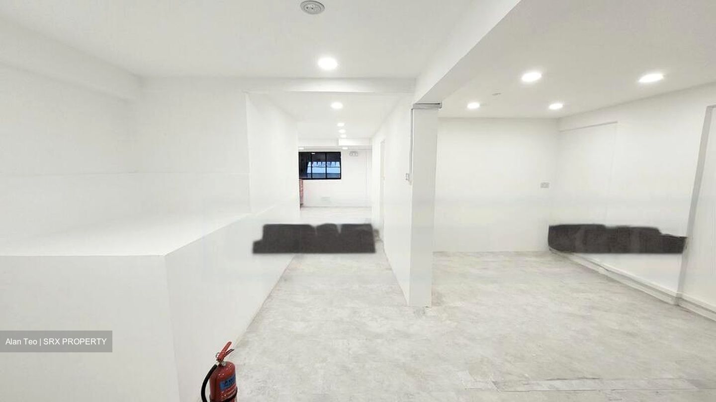 Ang Mo Kio Avenue 6 (D20), Shop House #451317051